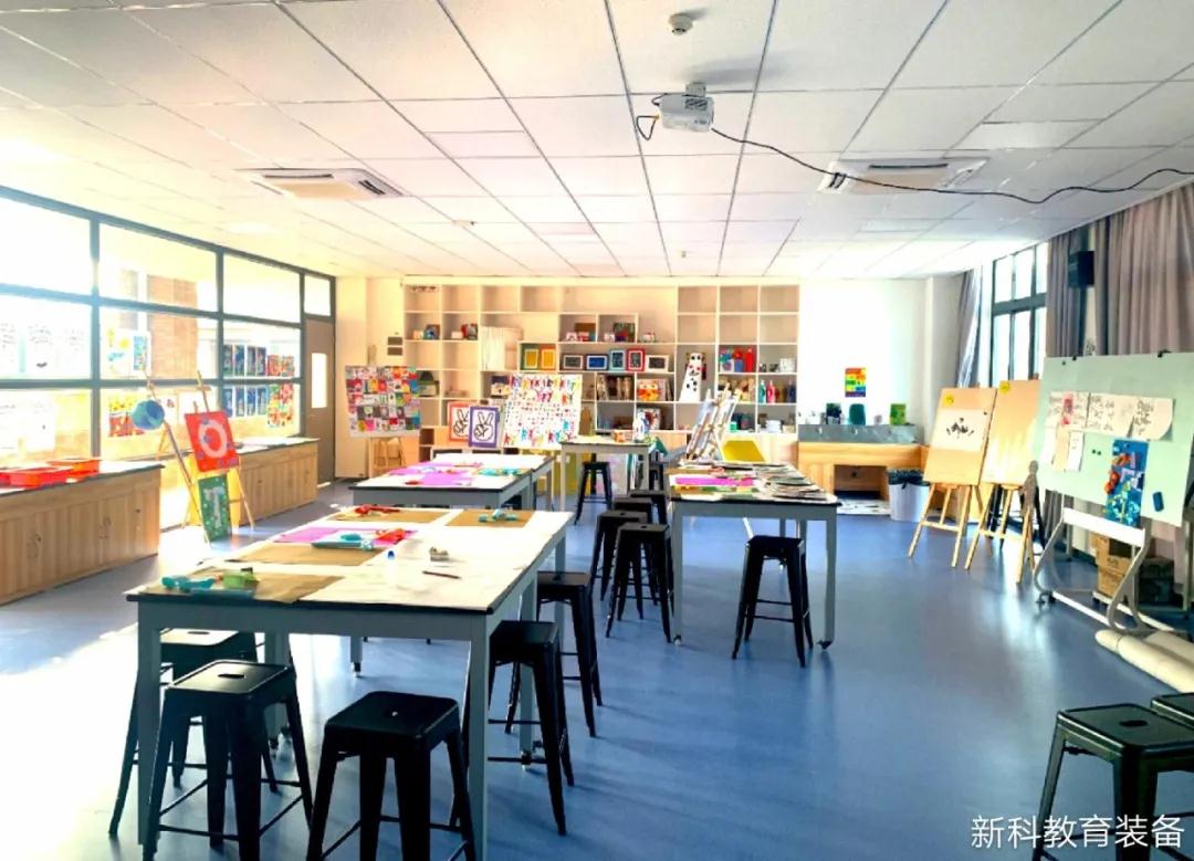 學校<a href='/' target='1' style='font-size:18px; font-weight:bold; color:#000000;'>美術(shù)室</a>
