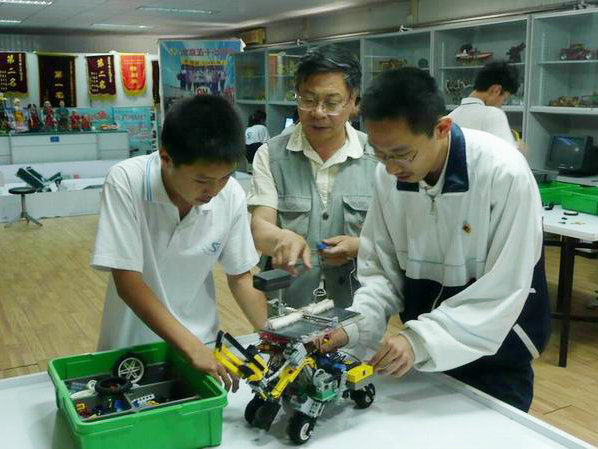 <a href='http://www.jrzfw.cn/chanpin/60-1.html' target='1' style='font-size:18px; font-weight:bold; color:#000000;'>機器人功能室</a>