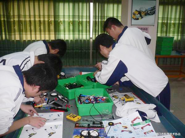 <a href='http://www.jrzfw.cn/chanpin/60-1.html' target='1' style='font-size:18px; font-weight:bold; color:#000000;'>機器人功能室</a>2